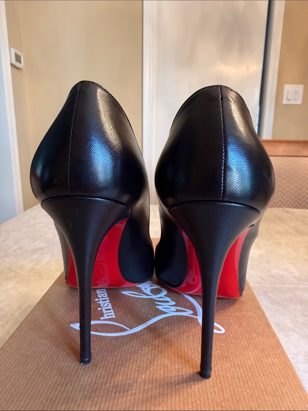 Christian Louboutin Black Pointed-Toe Leather Pumps - Picture 5 of 9